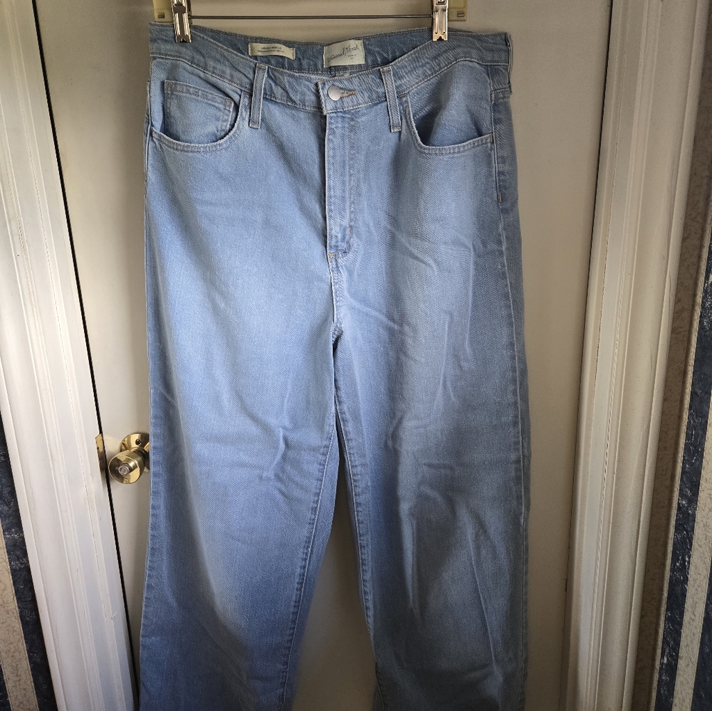 Universal Thread Light Blue Jeans - Picture 2 of 6